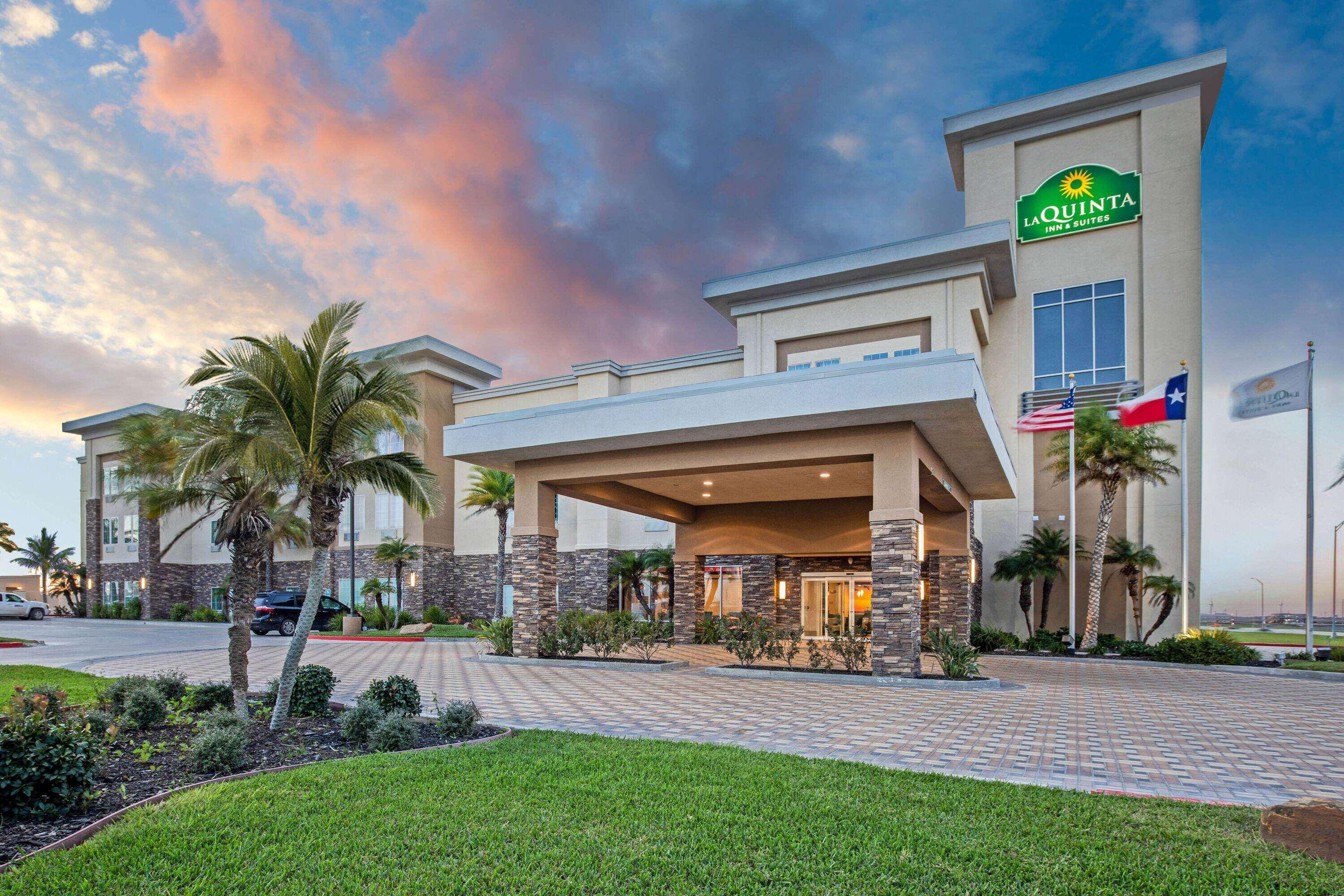 La Quinta By Wyndham Corpus Christi - Portland Hotel Exterior photo