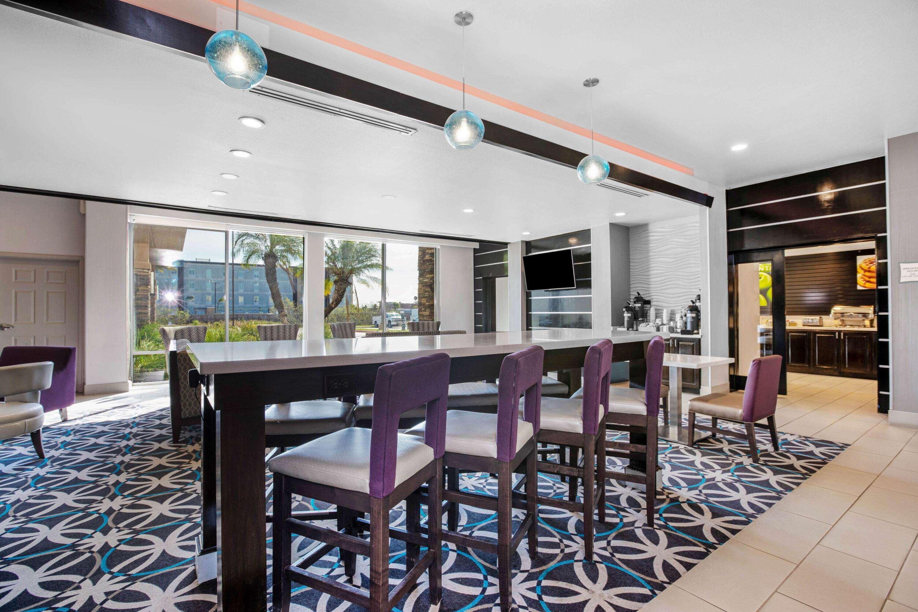 La Quinta By Wyndham Corpus Christi - Portland Hotel Exterior photo